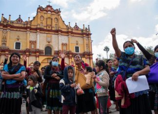 Indígenas desplazados por violencia protestan en estado mexicano de Chiapas
