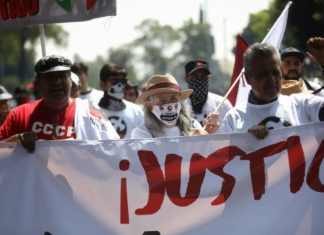 Mexicanos recuerdan masacre del 2 de octubre con grito contra militarización