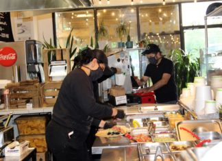 Propietarios de pequeñas empresas hispanas en EEUU son optimistas para 2023