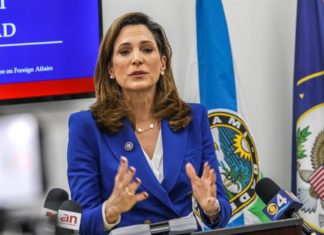 Se calienta el reñido duelo electoral entre 2 candidatas hispanas en Florida
