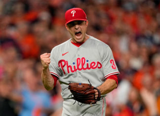 Series saver Robertson gets 2nd Phils chance 3 years later