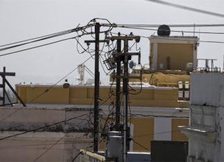 Unos 250.000 abonados de red eléctrica en Puerto Rico se quedan sin luz