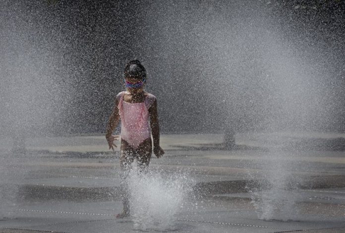 Unos 559 millones de niños expuestos a olas de calor frecuentes, según Unicef