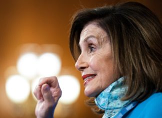Pelosi sigue en Congreso, no aspira a puesto de liderazgo
