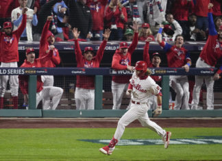 Harper, Phillies tie World Series mark with 5 HR, top Astro