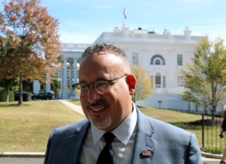 Cardona: Es imprescindible reducir la brecha de los latinos y afroamericanos