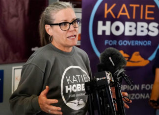 Demócrata Katie Hobbs gana gubernatura de Arizona