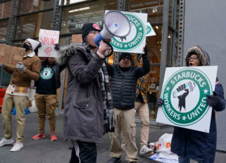 EEUU: Trabajadores de Starbucks hacen huelga en 100 locales