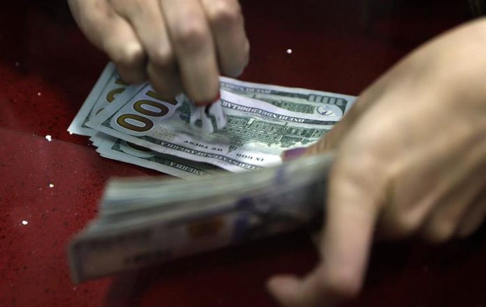 El peso mexicano sorprende y es la tercera moneda más apreciada ante el dólar