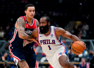 James Harden fuera un mes por tensión en el pie