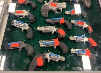 Las armas, el problema omnipresente de EE.UU. que aparece poco en campaña