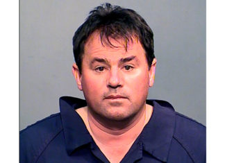 Hombre en EEUU acusado de liderar secta y tener 20 esposas