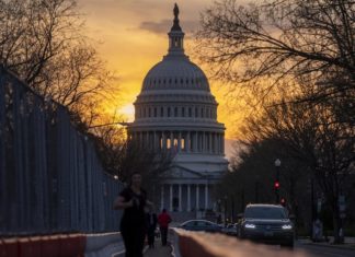 Activistas piden proteger a la prensa local frente a las tecnológicas