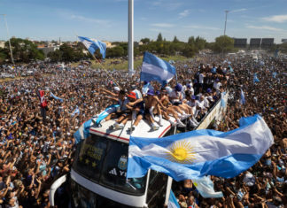 Argentina soccer team abandons parade amid swarms of people