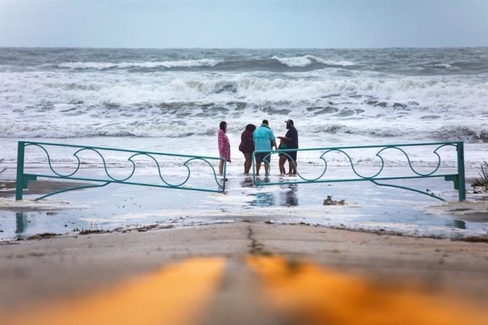 Arqueólogos estudian un misterioso objeto aparecido en una playa de Florida