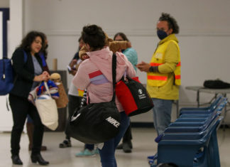 En 45 días han llegado 15 autobuses con migrantes desde Texas, a Filadelfia