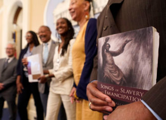 California debate compensaciones por esclavitud y racismo