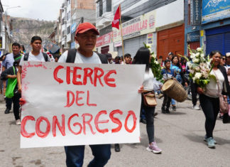 Congreso de Perú abre las puertas a adelanto de elecciones
