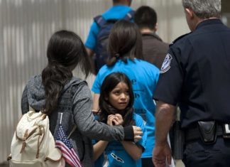 Consejos para los inmigrantes que quieran visitar a su familia esta Navidad