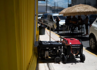 Extienden contrato con empresa eléctrica pese a las protestas