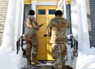 Guardia Nacional va casa por casa en Buffalo tras tormenta