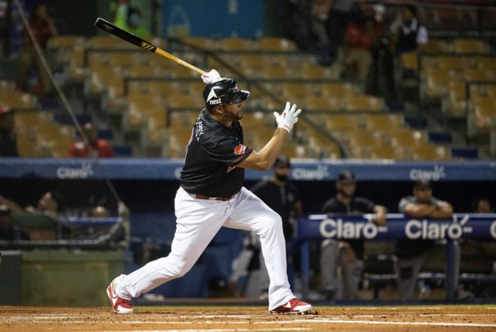 La fanaticada dominicana honra a Albert Pujols en el Juego de Leyendas
