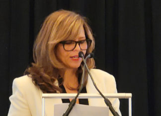 Jennifer Rodriguez al servicio de la comunidad