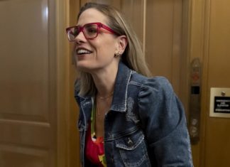 Senadora de EEUU se registra como independiente y reduce la mayoría demócrata