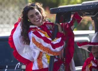 Tradicional festival de máscaras reúne a miles de personas en Puerto Rico