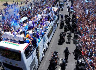 Autobús con la selección argentina se dirige a Buenos Aires