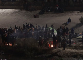 EEUU: Miles de migrantes esperan decisión sobre el Título 42