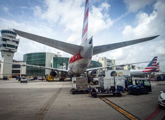 Vuelo de San Juan aterriza de emergencia en Miami con tripulación enferma