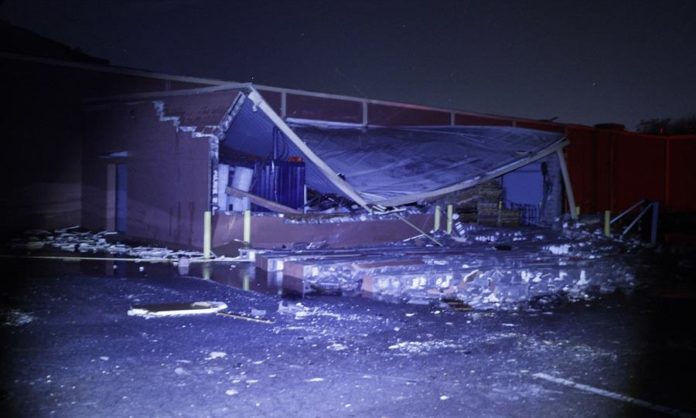 Al menos 7 muertos por los tornados y tormentas en el sureste de EE.UU.