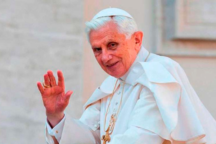 Benedicto-XVI,-el-papa-emérito-que-partió-la-historia-3