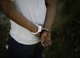 Cinco expolicías detenidos en EEUU por matar de una paliza a un afroamericano