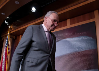 Demócratas piden a regulador que penalice la publicidad de armas para niños