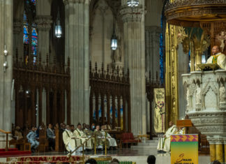 Celebran misa en honor a los afrolatinos en catedral del centro de Nueva York