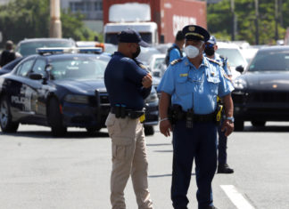 Detienen a dos personas por herir de bala a policías en Puerto Rico