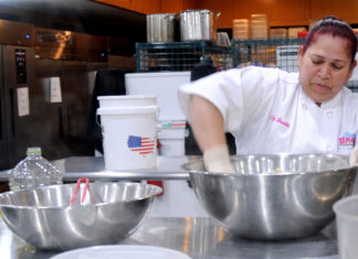 Restaurantes hispanos en Phoenix reciben fondos para alistarse al Super Bowl