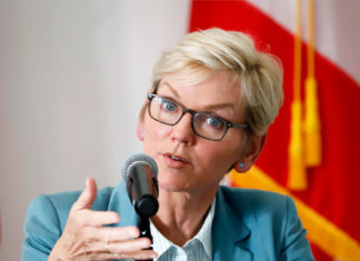 Titular Energía de EE. UU. visita la isla de Culebra en Puerto Rico