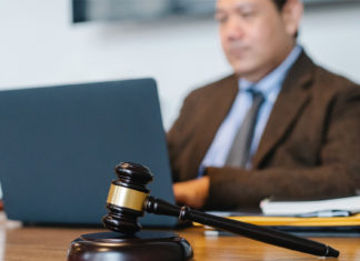 La importancia de ayudar a las personas con dominio limitado del inglés