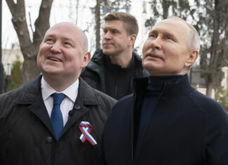 Putin visita Crimea y Mariúpol tras una orden de arresto en su contra