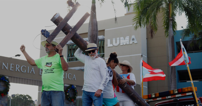 Cientos de personas protestan contra aumento de factura de luz
