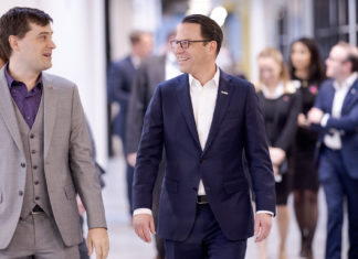 Con victoria en la corte, las escuelas de PA quieren un plan y un pago inicial