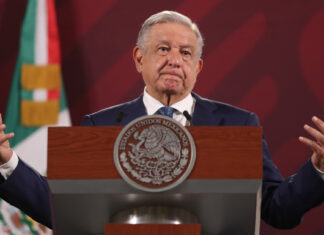 El presidente de México responsabiliza a migrantes por el incendio que mató a 39 de ellos