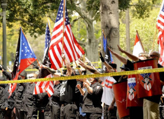 La propaganda de grupos supremacistas alcanza niveles históricos en EE. UU.