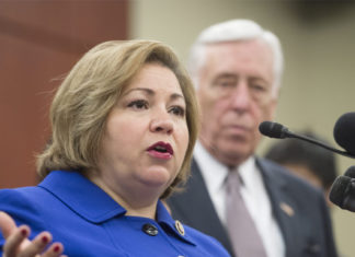 Linda Sánchez es elegida presidenta de comité electoral del Caucus Hispano