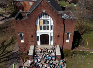 Mississippi: Iglesia brindan confort a víctimas de tornado