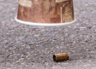 Padres de latino muerto en tiroteo prefieren la verdad que una indemnización