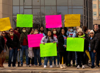 Urgen a parar deportación médica para madre dominicana
